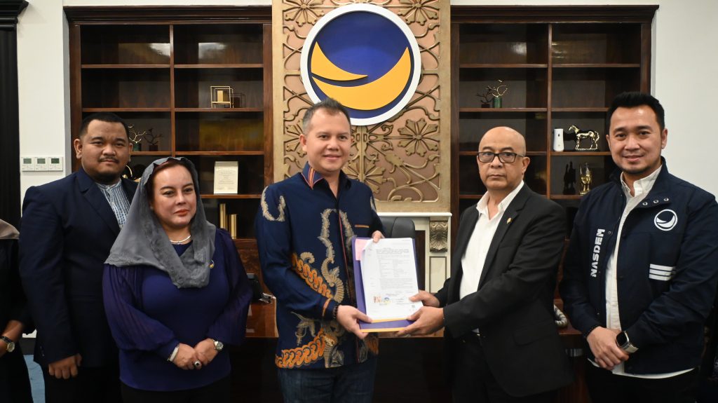 Setelah Menerima BKWK dari Partai NasDem, Bapaslon Patahana Jaya Monong – Efrensis Umbing Kembali Bertarung di Pilkada Gunung Mas 