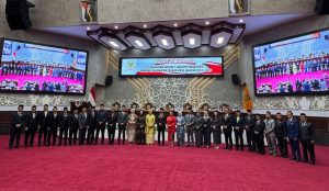 Resmi, Jajaran Pimpinan DPRD Kalteng Dilantik