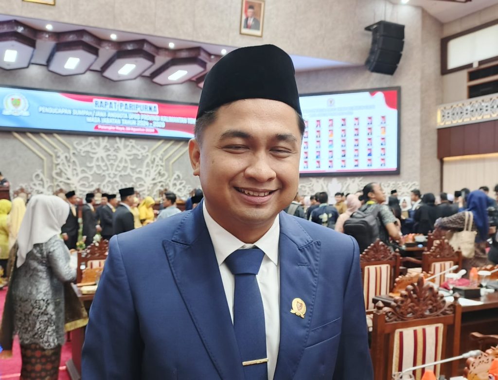 Warga Seruyan Patungan Perbaiki Jalan Provinsi yang Rusak, DPRD Kalteng Kritik Minimnya Perhatian Pemprov