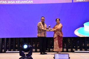 OJK Kembali Terima Predikat Badan Publik Informatif 2024