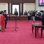 Ucap Sumpah Janji, Freddy Ering dan Nyelong Inga Simon Resmi Dilantik Jadi Anggota DPRD Kalteng
