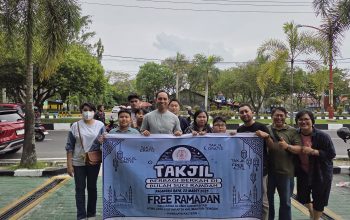 Ramadan Penuh Berkah, Alumni Atma Jaya Yogyakarta di Kalimantan Tengah Bagikan Takjil