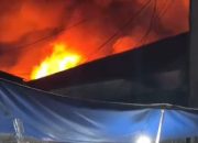 Api Lalap Pasar Sari Mulia Kapuas, Puluhan Kios Terbakar dalam Hitungan Menit