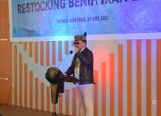 Gubernur Agustiar Pimpin Penebaran Ikan di Danau Tahai