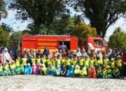 Anak TK Al Firdaus Belajar Langsung Teknik Pemadaman Api