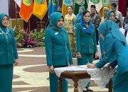 Aisyah Thisia Lantik Hj. Permana Sari Eddy Raya Samsuri Sebagai Ketua PKK dan Pembina Posyandu Barsel