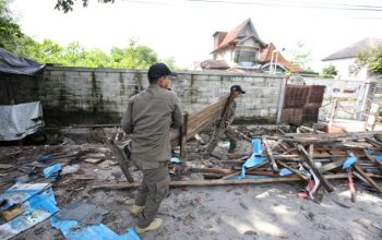 Jalan RTA Milono Dibersihkan dari Lapak Liar