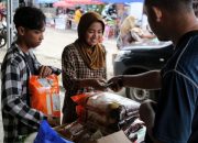 Harga Terjangkau, Warga Serbu Pasar Penyeimbang Sabtu