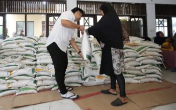 6.000 Lebih Warga Palangka Raya Terima Bantuan Beras