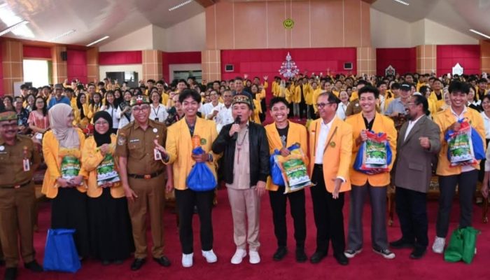 Gubernur Kalteng Beri Bantuan Sembako untuk 2.325 Mahasiswa UPR yang Siap KKN di Pelosok