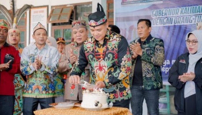 Kejutan Ulang Tahun Reza di SMAN 1 Kuala Kurun Penuh Keakraban