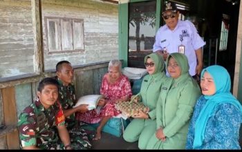 Koramil Katingan Kuala Salurkan Bantuan Sembako untuk Warga Lansia