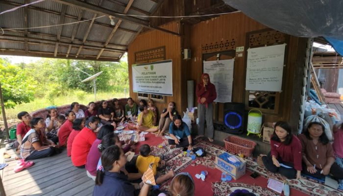 Tingkatkan Ketahanan Pangan Lokal Desa Pararapak, PT NRS Gelar Pelatihan Jamur Tiram
