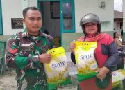 TNI Bantu Ringankan Beban Warga Marikit Lewat Penyaluran Beras SPHP