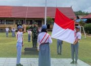 Tumbuhkan Disiplin dan Cinta Tanah Air, Koramil Marikit Hadiri Upacara di SMAN 1 Marikit