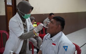 RS Bhayangkara Kalteng Periksa Kesehatan Ratusan Siswa Hasanka