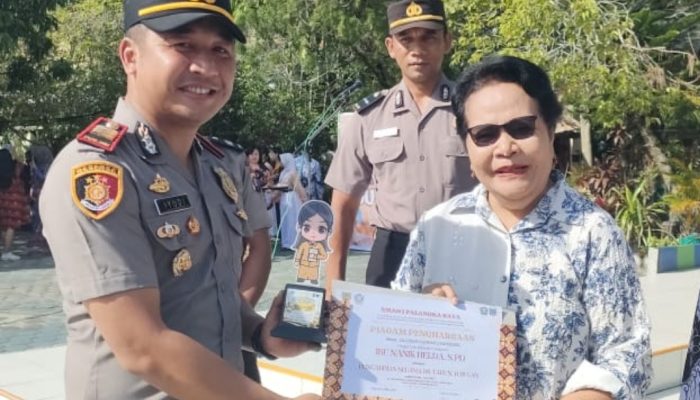 Kapolsek Pahandut Pimpin Upacara Hari Guru Nasional 2025 di SMAN 1 Palangka Raya, Tekankan Peran Guru dan Bahaya Narkoba