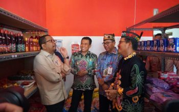 Kepala Staf Kepresidenan RI Tinjau Koperasi dan Program Gizi Anak di Palangka Raya