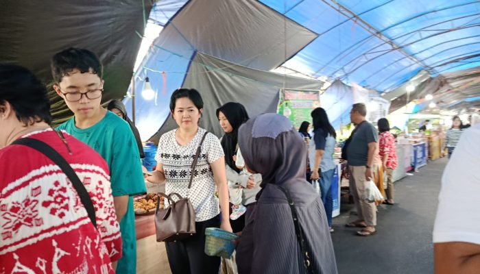 PWI dan IKWI Kalteng Bagikan 400 Paket Takjil Di Palangka Raya