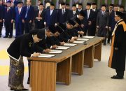 Mahkamah Agung Lantik Tujuh Komisioner OJK Periode Baru