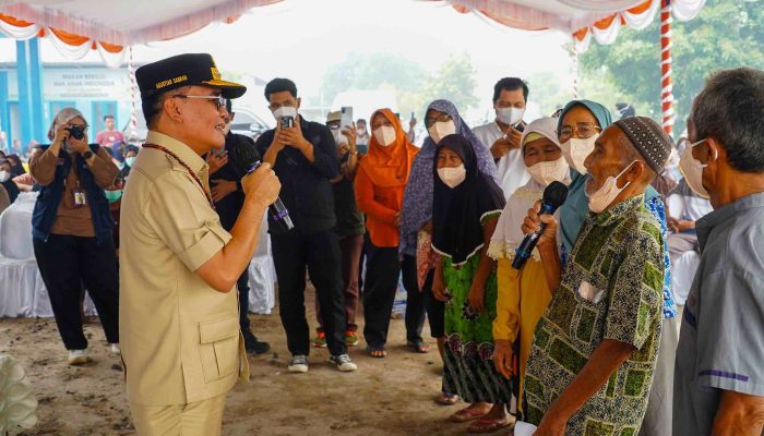 Pemprov Kalteng Salurkan Sembako dan KHBS kepada Warga Kalampangan