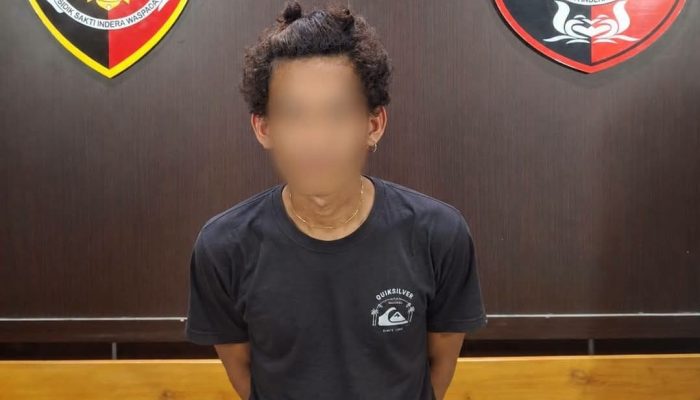 Sembunyi di Balik Gorden Bawa Sajam, AJ Diduga Gondol HP dari Rumah Warga