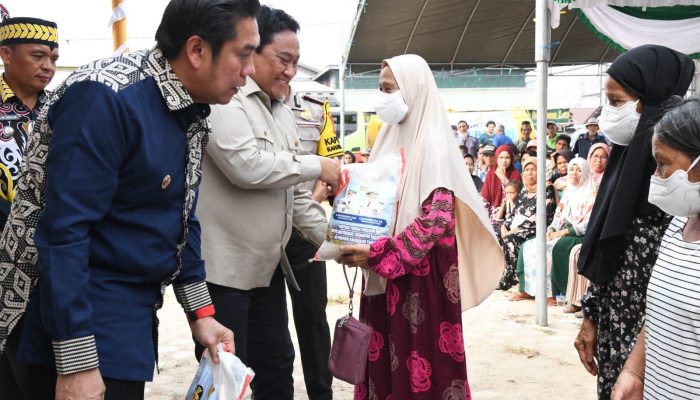 Edy Pratowo Salurkan Bantuan Pangan dan KHBS Tahap II untuk Warga Pulang Pisau