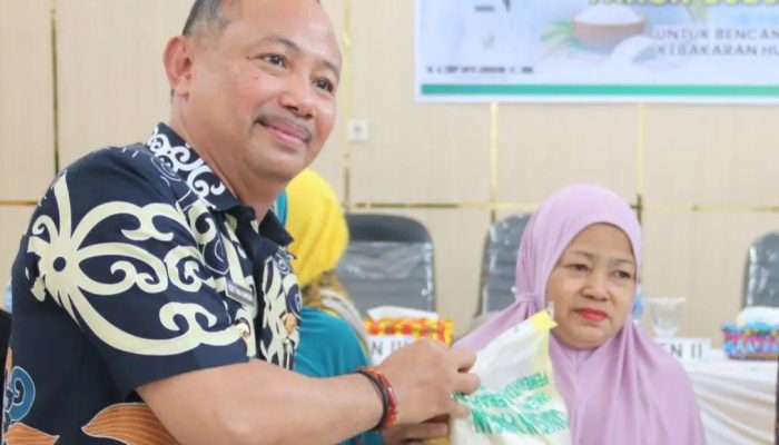 Pemkab Barsel Salurkan Bansos dan Cadangan Pangan di Karau Kuala