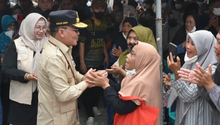 Gubernur Agustiar Bawa Bantuan untuk Warga Talawang, 847 KPM Terima BLT KHBS